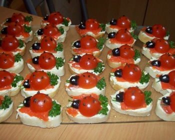 Почему бутерброд всегда падает маслом вниз?